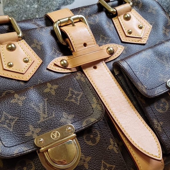 🎁SOLD🎁 LV MANHATTAN GM - Picture 8 of 9